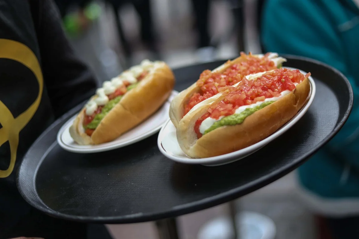 Día del Completo: Revelan cuál es la versión favorita de los chilenos y si prefieren la palta o el tomate encima