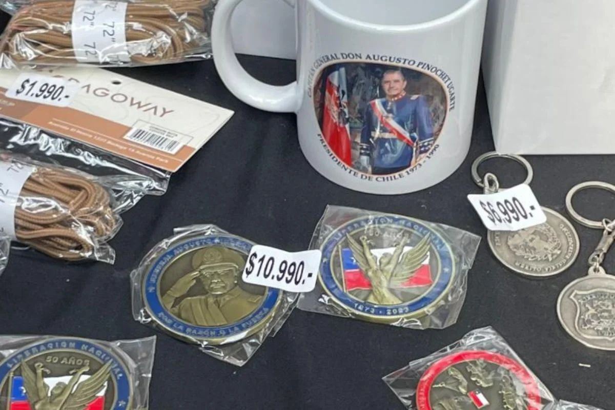 Ejército responde tras denuncia de venta de tazas de Pinochet en Escuela Militar por Día de los Patrimonios