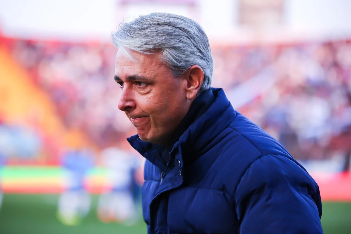La UC en crisis se queda sin entrenador: Tiago Nunes renuncia tras dura caída ante Deportes La Serena