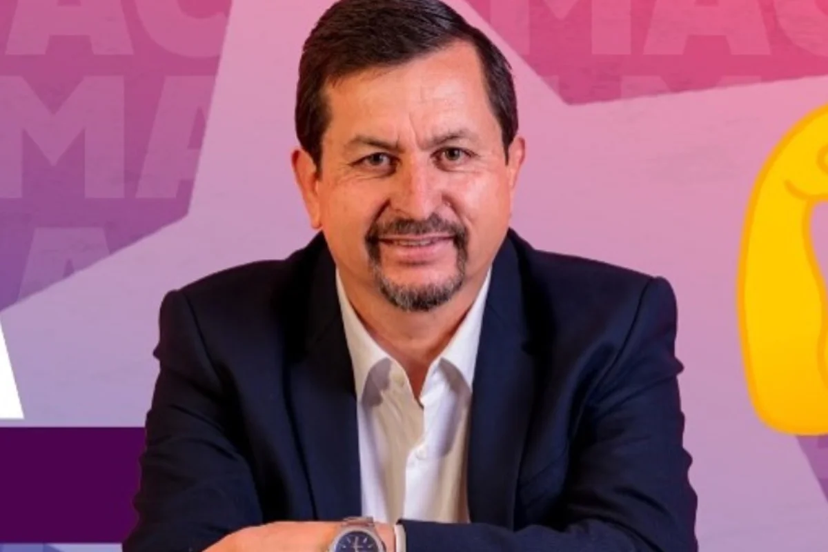 Partido Republicano suspende militancia de alcalde de Macul Eduardo Espinoza por usar licencia médica para viajar