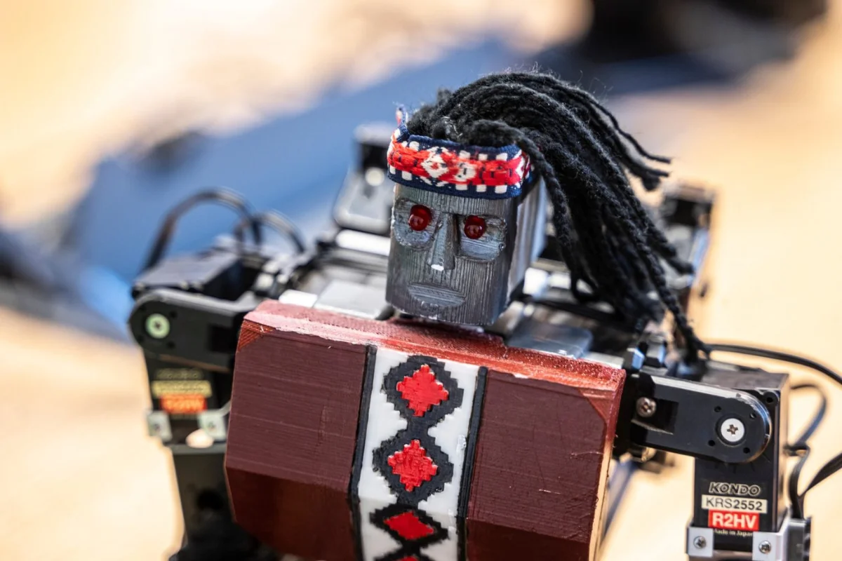 Jóvenes chilenos presentarán robot mapuche en torneo mundial de tecnología en Japón: Son los únicos latinos