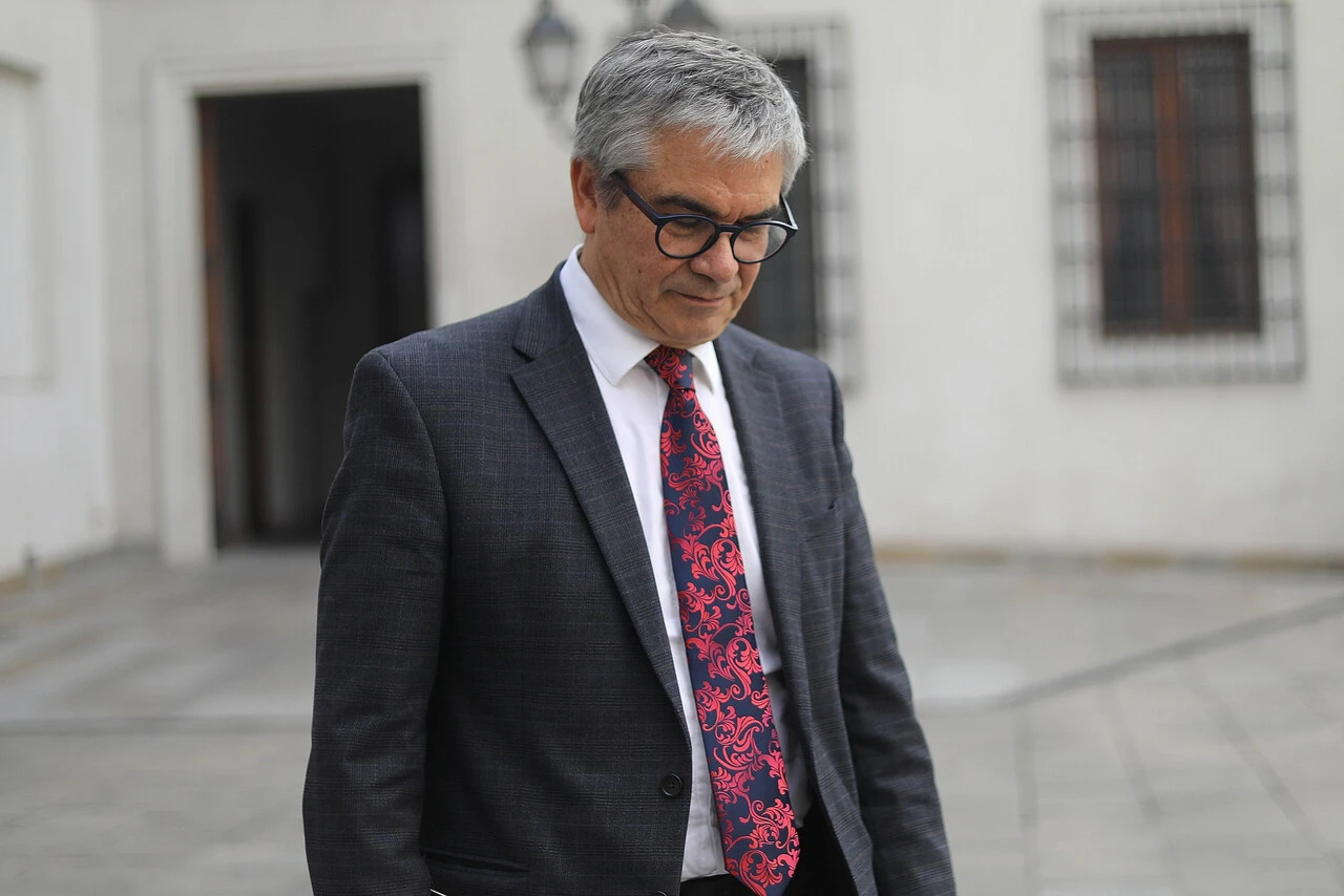 Escándalo de licencias aumenta: Marcel anuncia sumarios en 131 instituciones y 6.500 funcionarios son de administración central