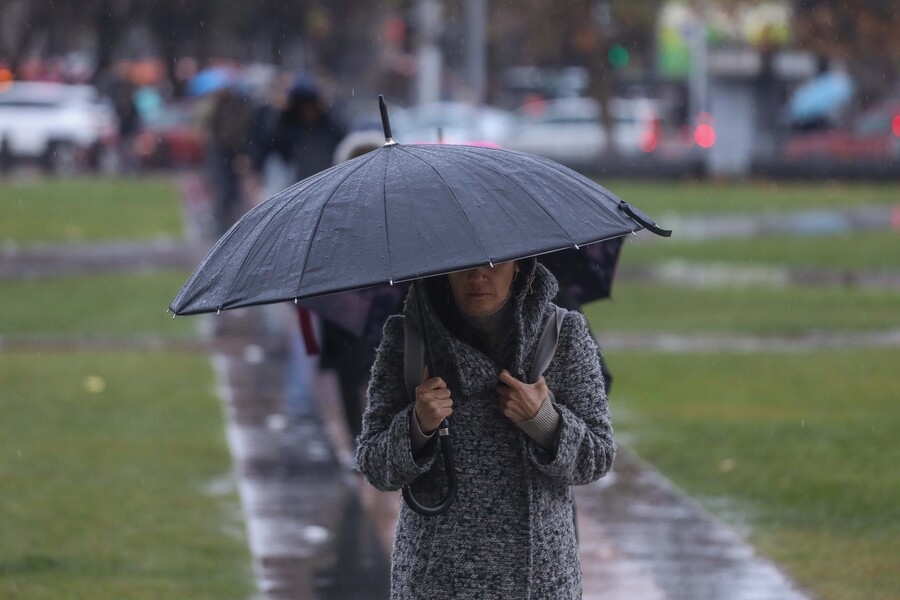 Jaime Leyton advierte que tras semanas sin lluvia el agua regresaría esta semana a Santiago