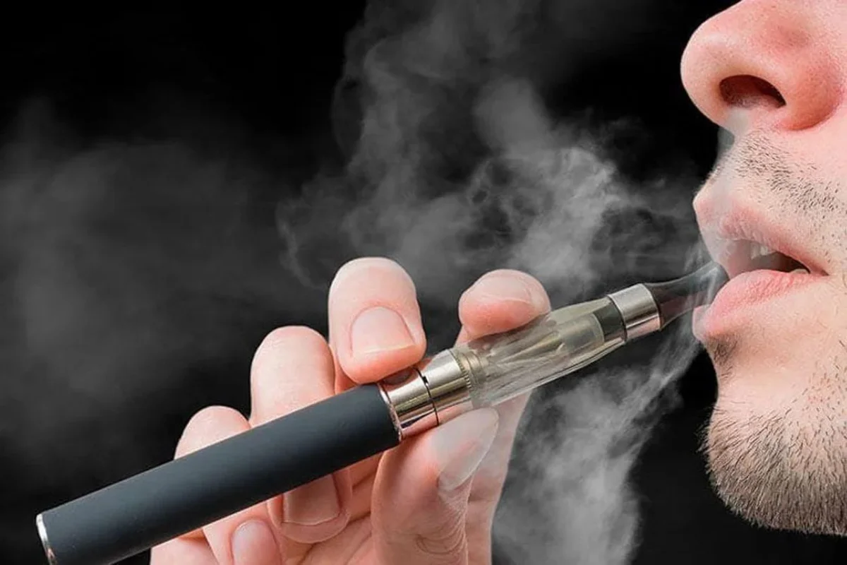 Cigarrillos electrónicos: Conoce en qué lugares está prohibido su uso y las sanciones por vender a menores