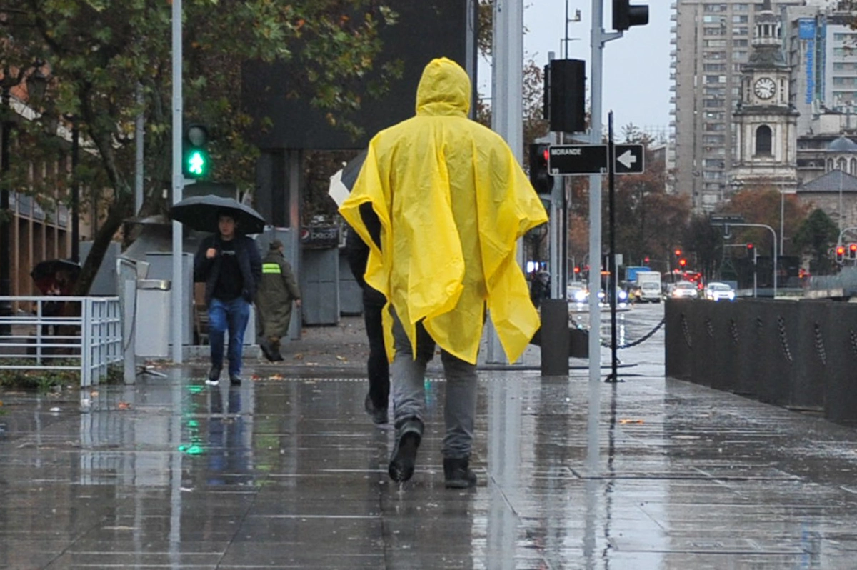 Chile no está preparado para el invierno: 20% no se vacunará y 43% no sabe dónde acudir en caso de urgencia respiratoria