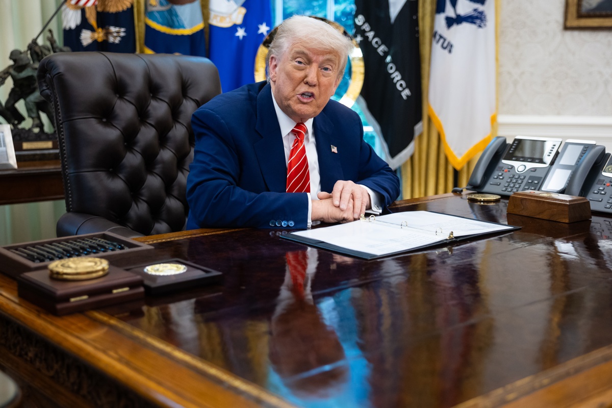 Trump renombrará barco militar bautizado con nombre de activista gay Harvey Milk para "restablecer cultura guerrera"