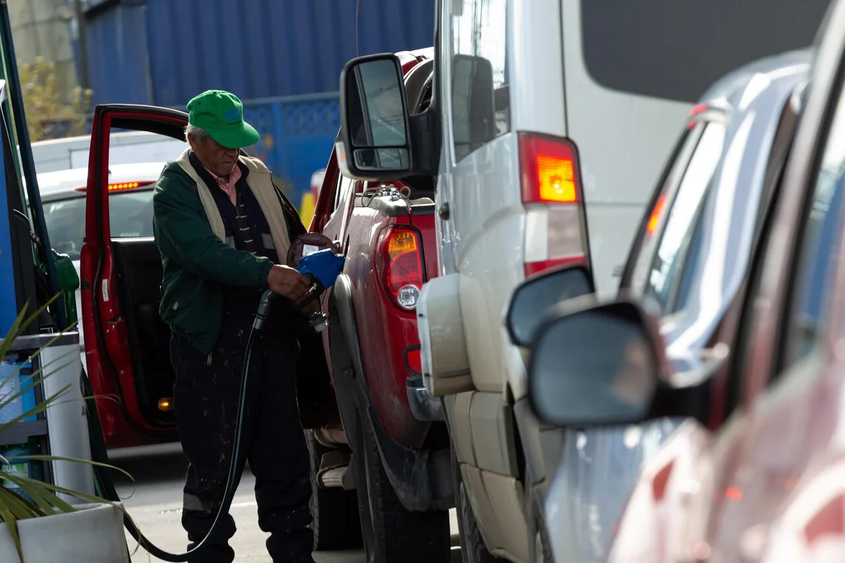 Enap confirma baja en el precio de la bencina: Revisa cuánto y desde cuándo regirán nuevos valores