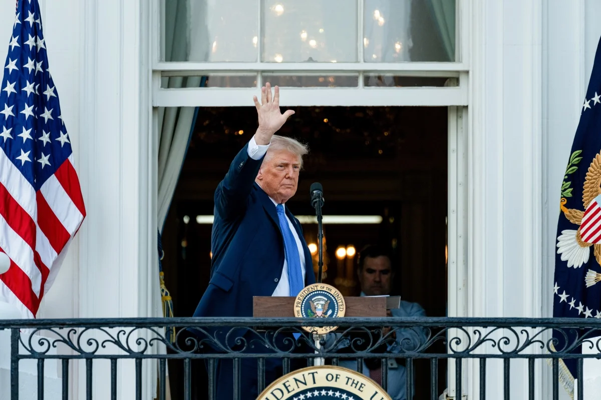 Trump endurece restricciones migratorias: Prohíbe ingreso desde 12 países y limita entradas desde otros 7