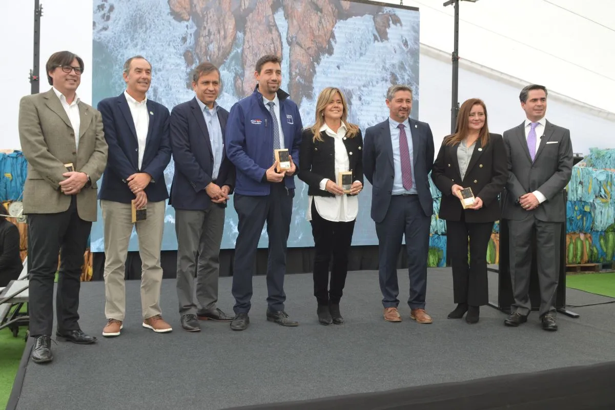 Autoridades presentes en la actividad.