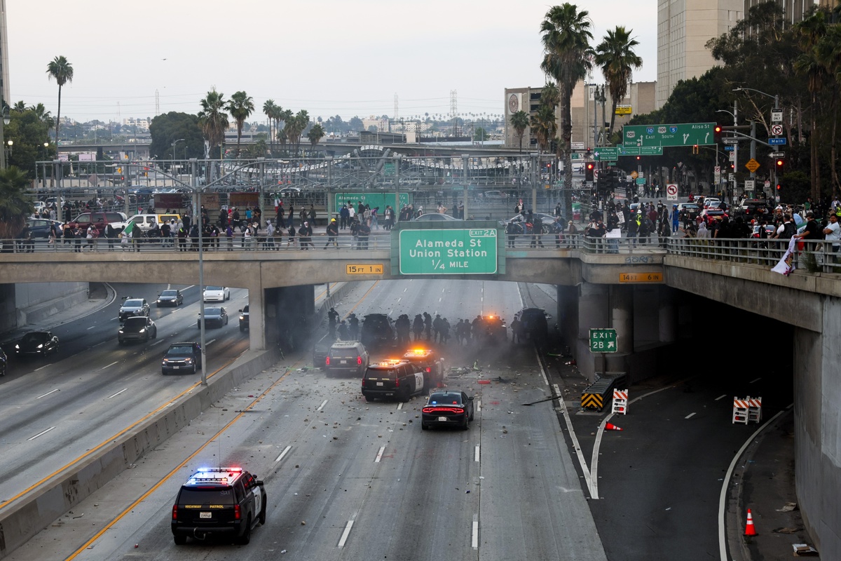 Protestas masivas en Los Ángeles desafían redadas migratorias de Trump: Guardia Nacional desplegada tras arrestos del ICE