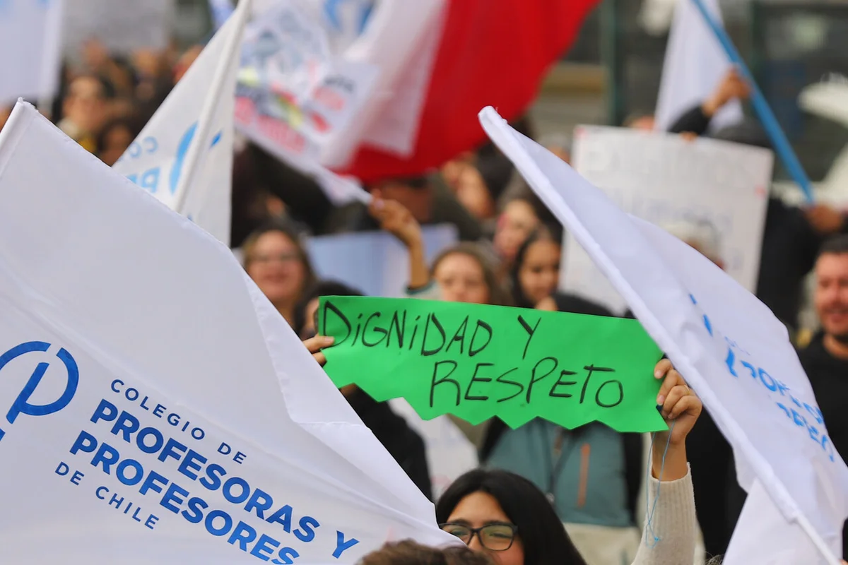 Contraloría oficia a 232 municipios para informar sobre descuentos a sueldos de profesores adheridos al paro
