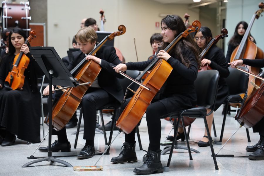 100 jóvenes se toman Teatro Municipal de La Pintana en concierto gratuito de música clásica