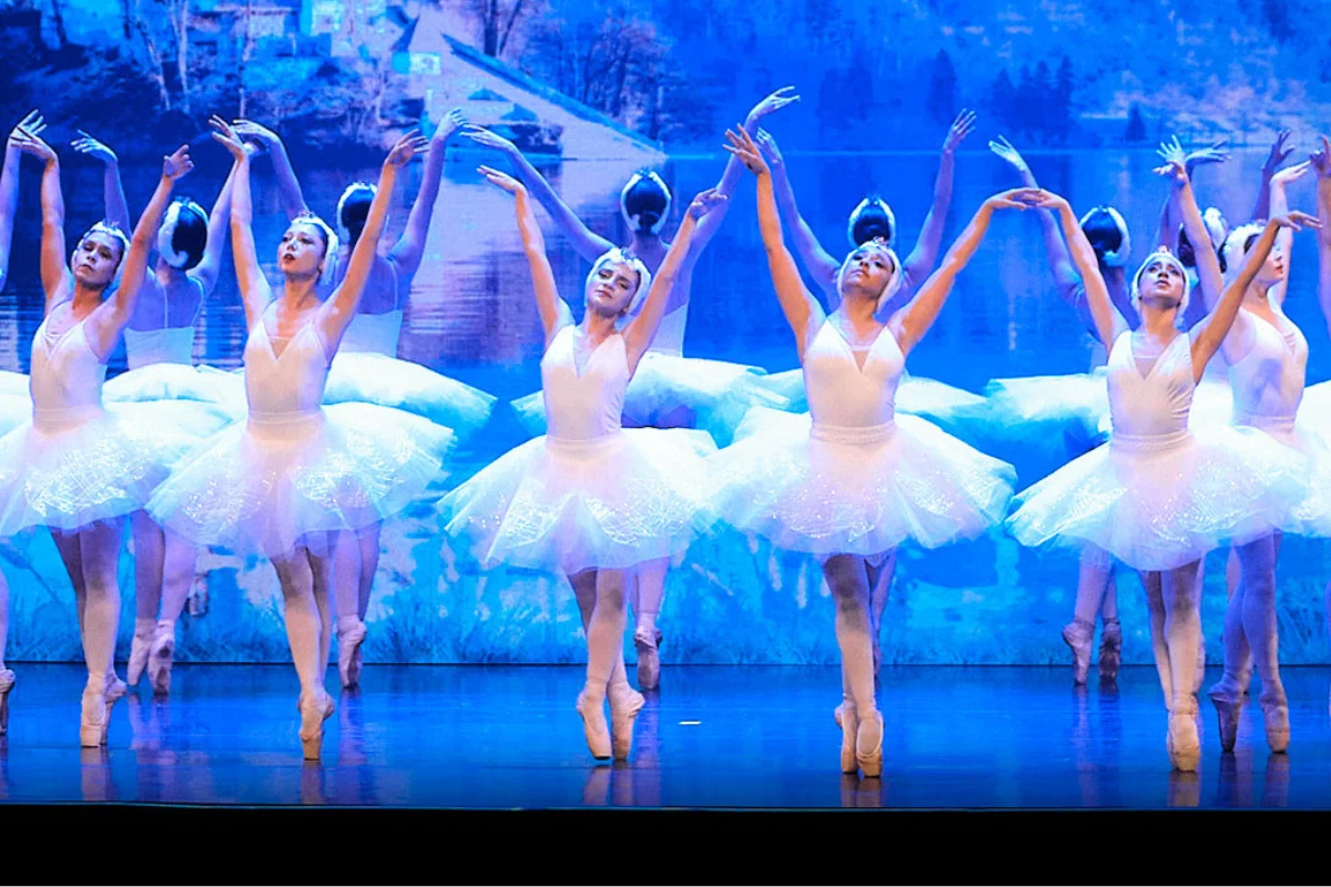 Maestra Sara Nieto regresa en vacaciones de invierno con ballet "El lago de los cisnes" y "La bella durmiente"