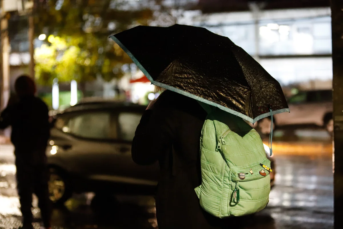 Buscan adelantar vacaciones de invierno ante pronóstico de intensas lluvias y vientos: Solicitud fue recibida en Mineduc