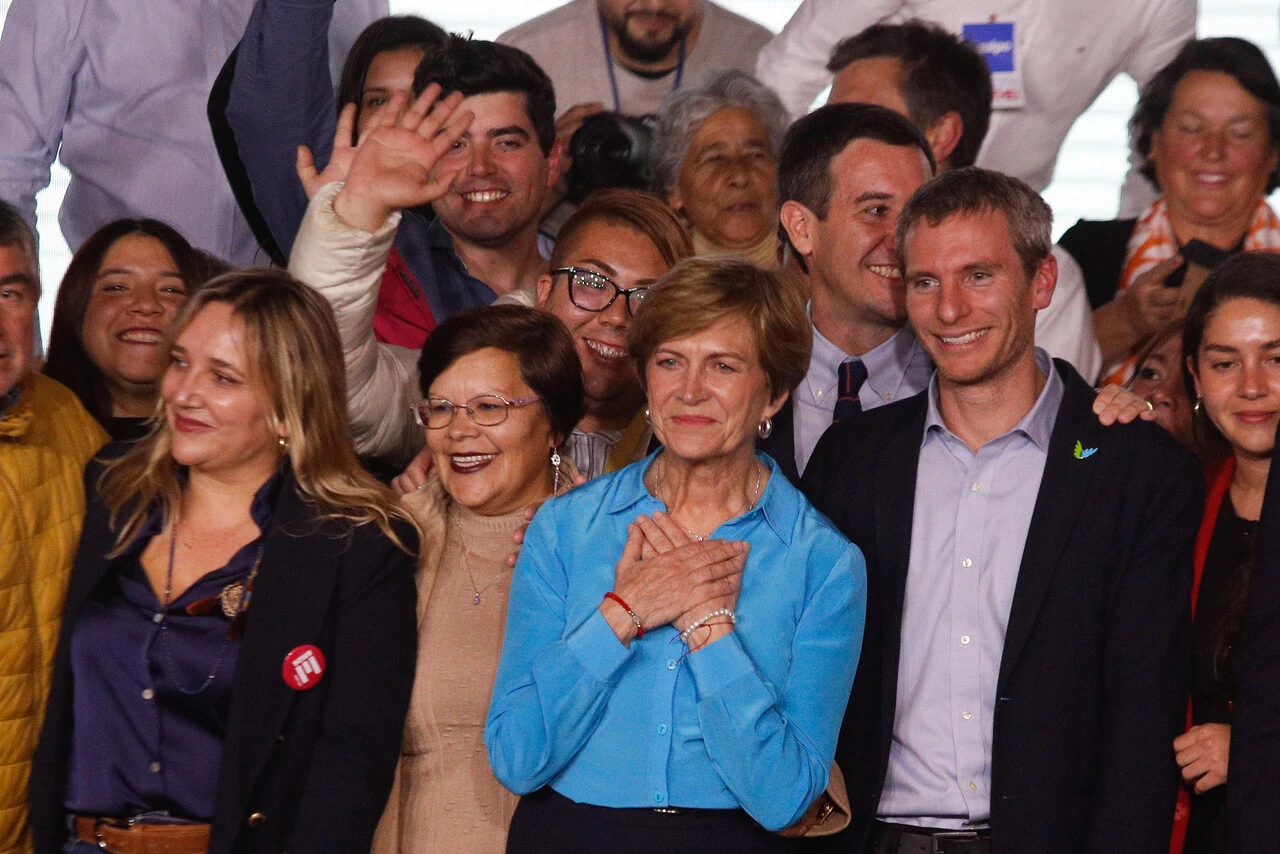 ¿Evelyn o Matthei?: Chile Vamos no logra encausar línea comunicacional de campaña en medio de la baja en las encuestas