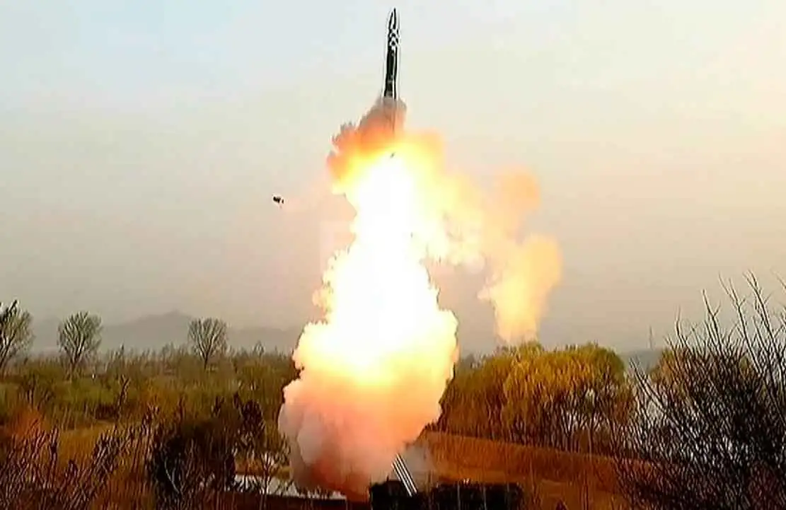 Crisis nuclear se intensifica: Israel bombardea instalaciones de misiles atómicos de Irán dejando 70 muertos y 300 heridos