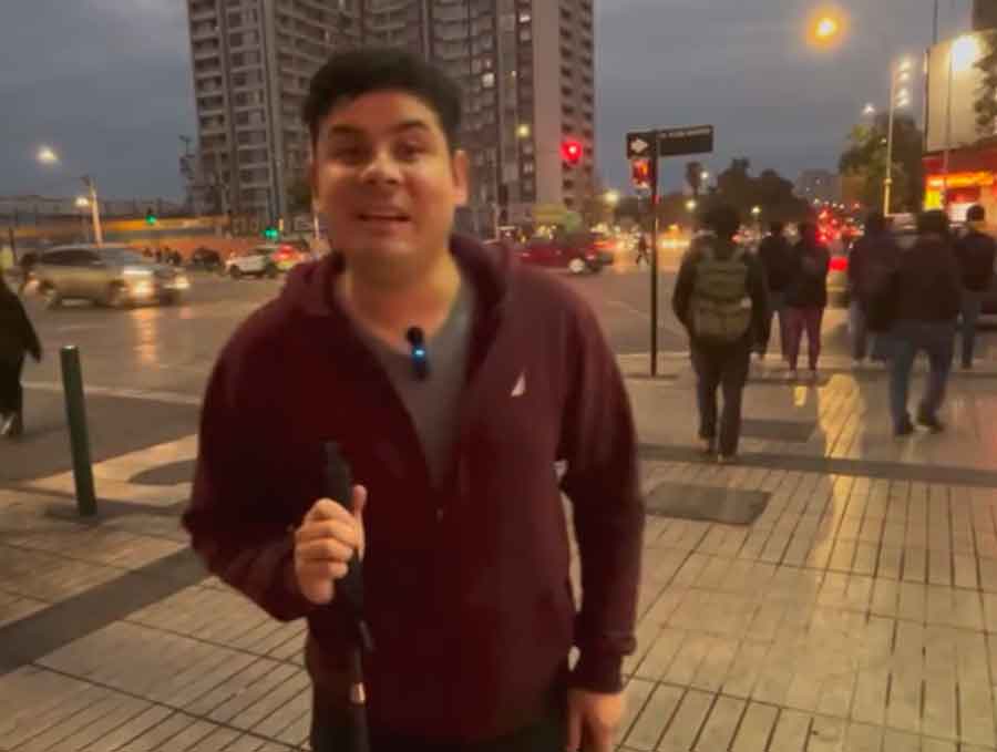 VIDEO| ¿Sabes cómo ayudar a cruzar la calle a una persona ciega? Erik Rodríguez se hace viral con su ‘inclusión con humor’