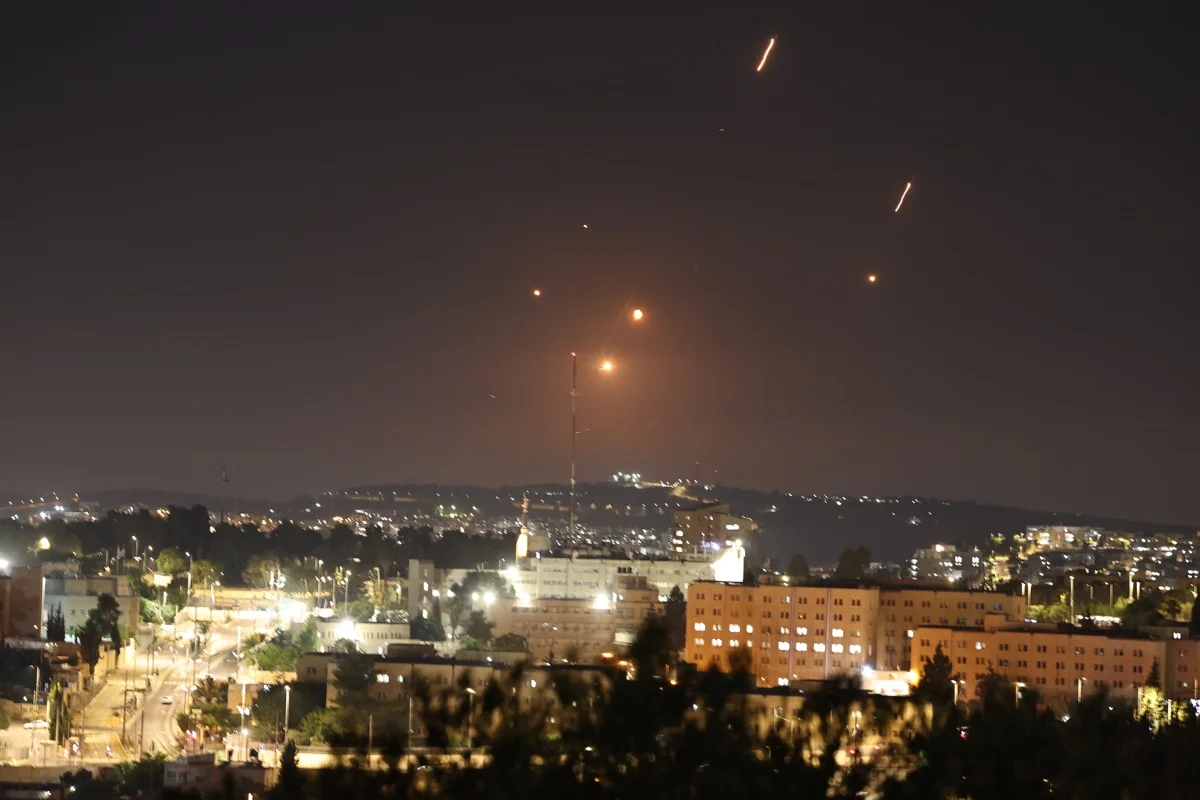 Tercera escalada entre Israel e Irán deja 70 civiles muertos, incendios y tensiona acuerdo nuclear