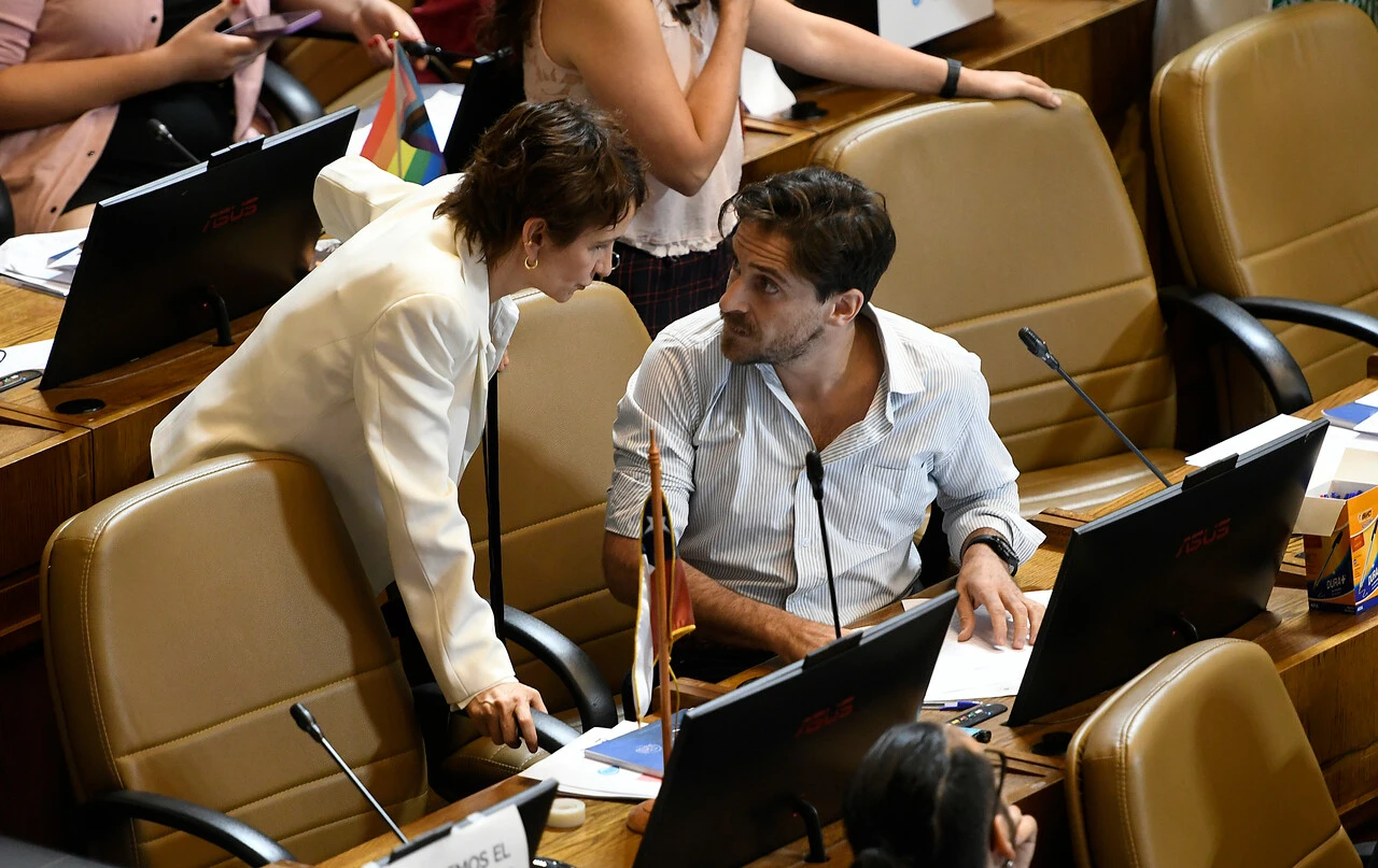 ¿Quiebre en el oficialismo? Frente Amplio retrocede y elimina franja de Gonzalo Winter donde alude a Tombolini