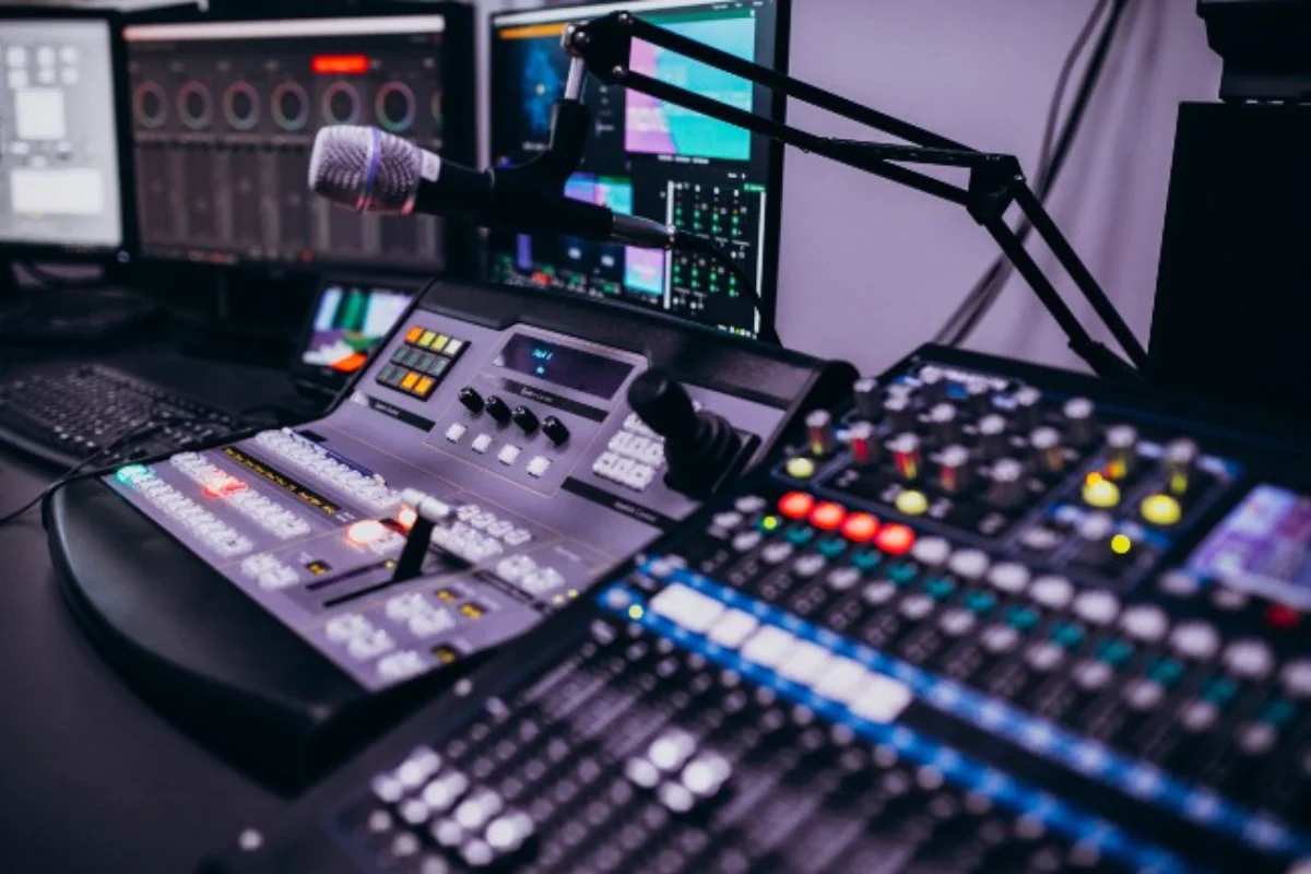 Las 9 radios que más música chilena reproducen: Superaron el 20% exigido por ley y 6 son de regiones