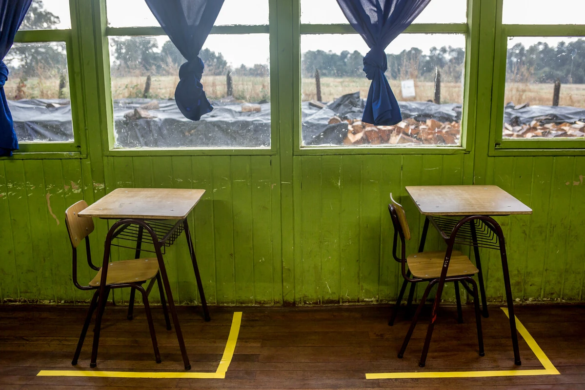 Suspensión de clases por lluvias este martes 17 de junio: El listado de establecimientos en las cinco regiones afectadas