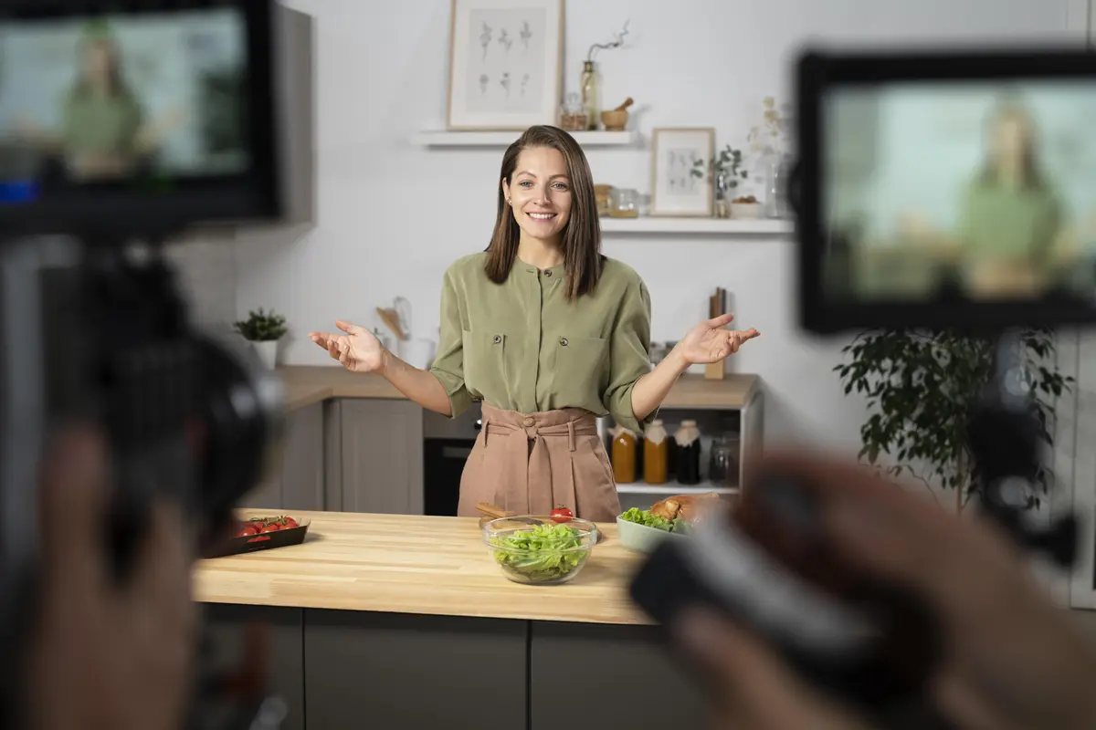 VIDEO| Mega juega al misterio con nuevo programa culinario y especulan que Tonka Tomicic sería la animadora