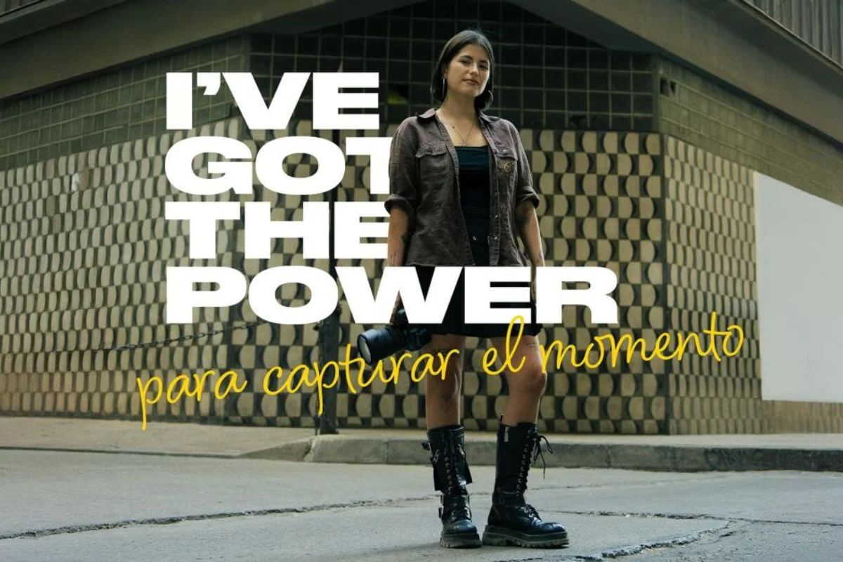 La fotógrafa Claudia aprovecha la energía renovable para suminisrar su equipo fotográfico y su estudio.