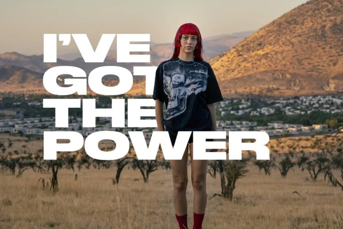 Akriila y su canción The Power representan el himno de la campaña.