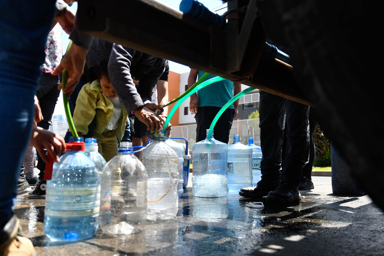 Hoy comienza gran corte de agua en Santiago de 36 horas: Las comunas, los horarios y puntos de abastecimiento