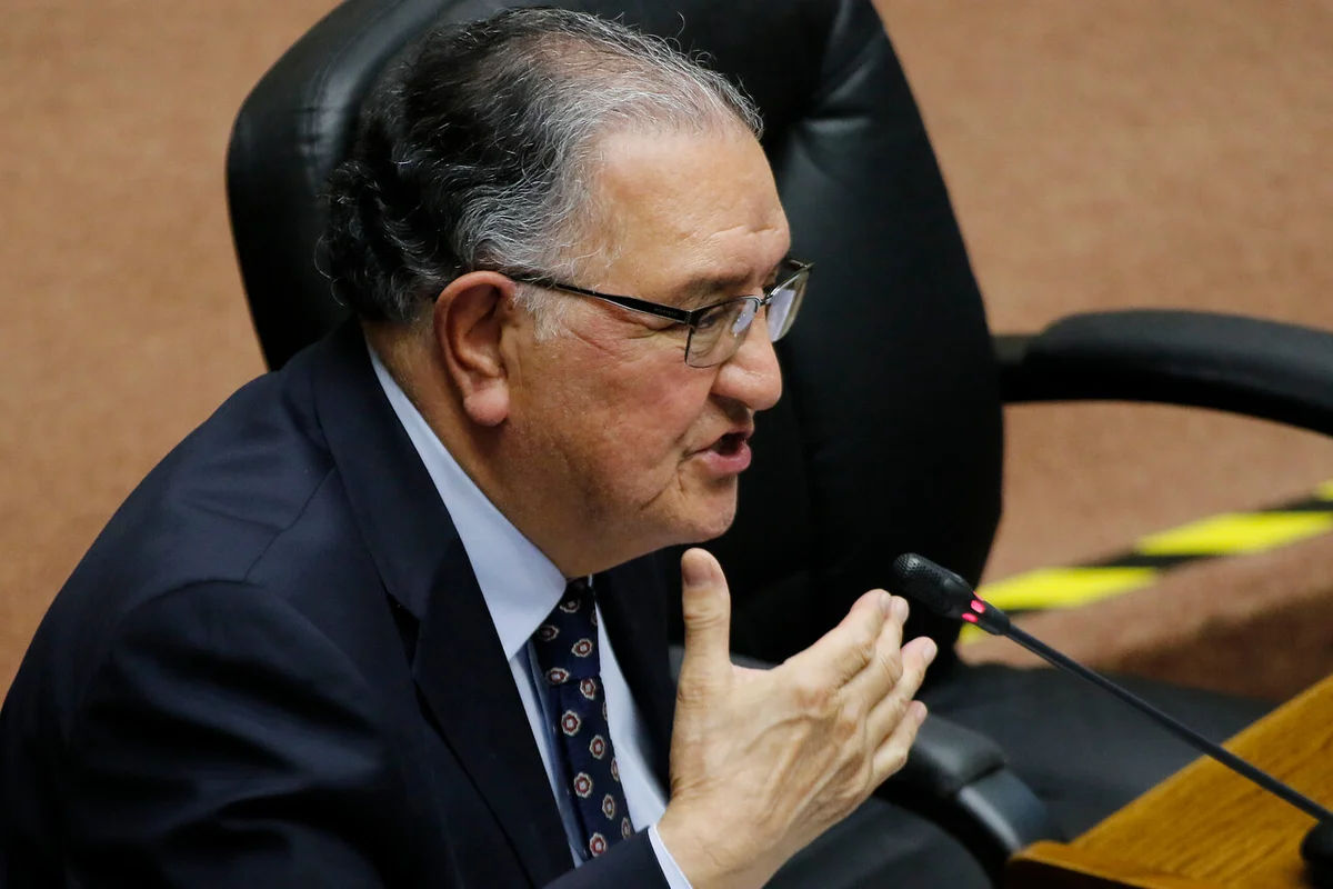 Senador Huenchumilla insta a candidatos a definir un piso mínimo programático de cara a primarias