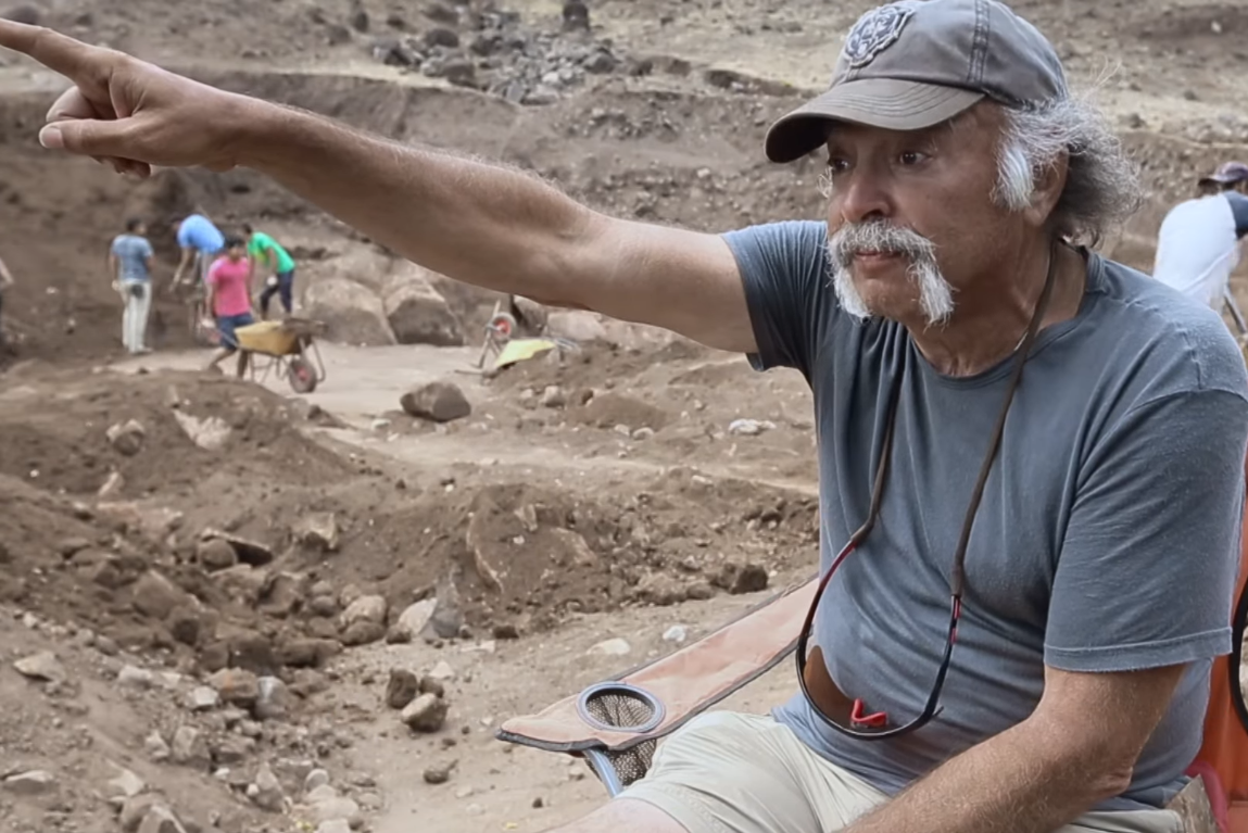 Buscador del tesoro de Juan Fernández no se rinde: Se enfrenta a Conaf en tribunales porque no lo dejan seguir excavando
