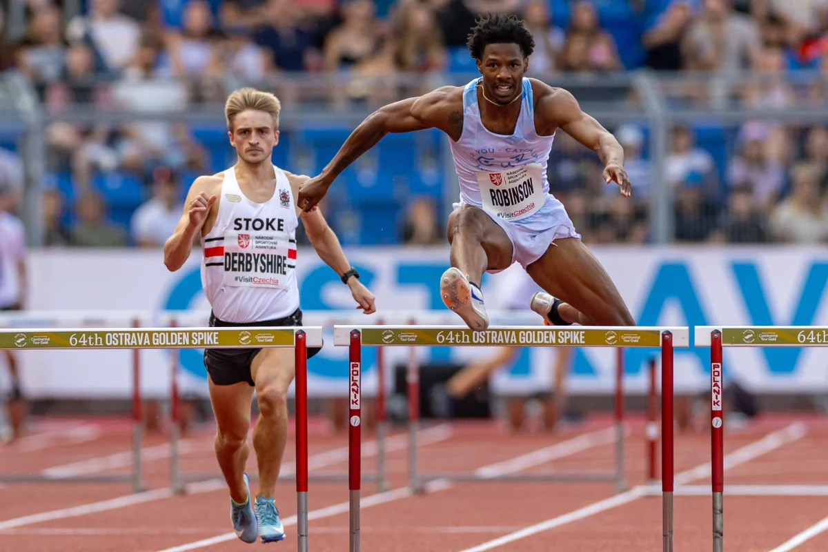 Mostró más de la cuenta: El incómodo percance de atleta Chris Robinson al ganar oro en competencia