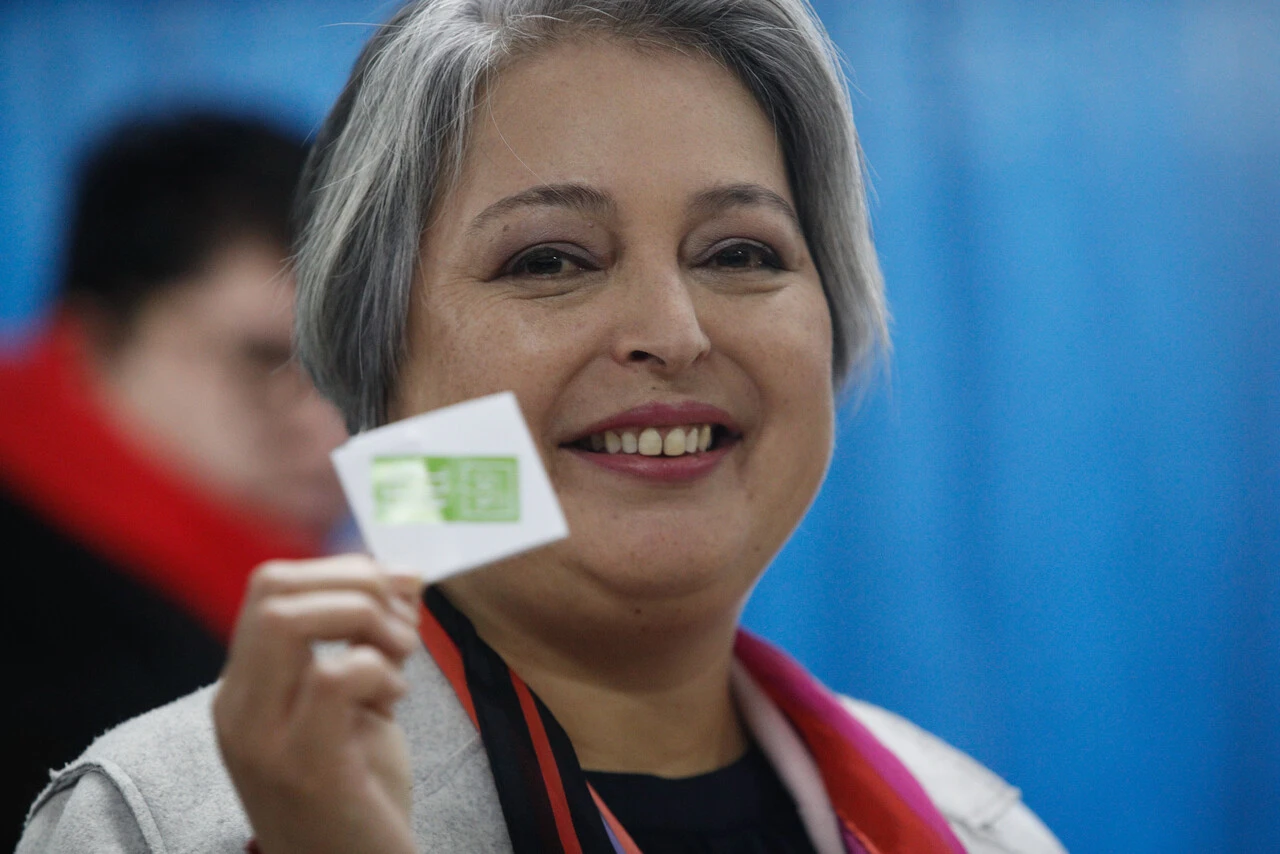 Primer cómputo oficial otorga amplio triunfo a Jeannette Jara en las Primarias 2025 con casi 60%