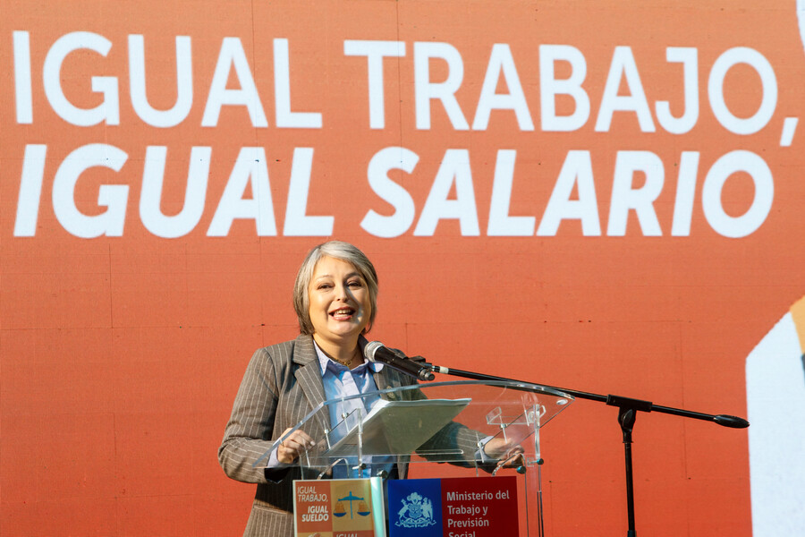 Ministra Jara y equidad salarial: 