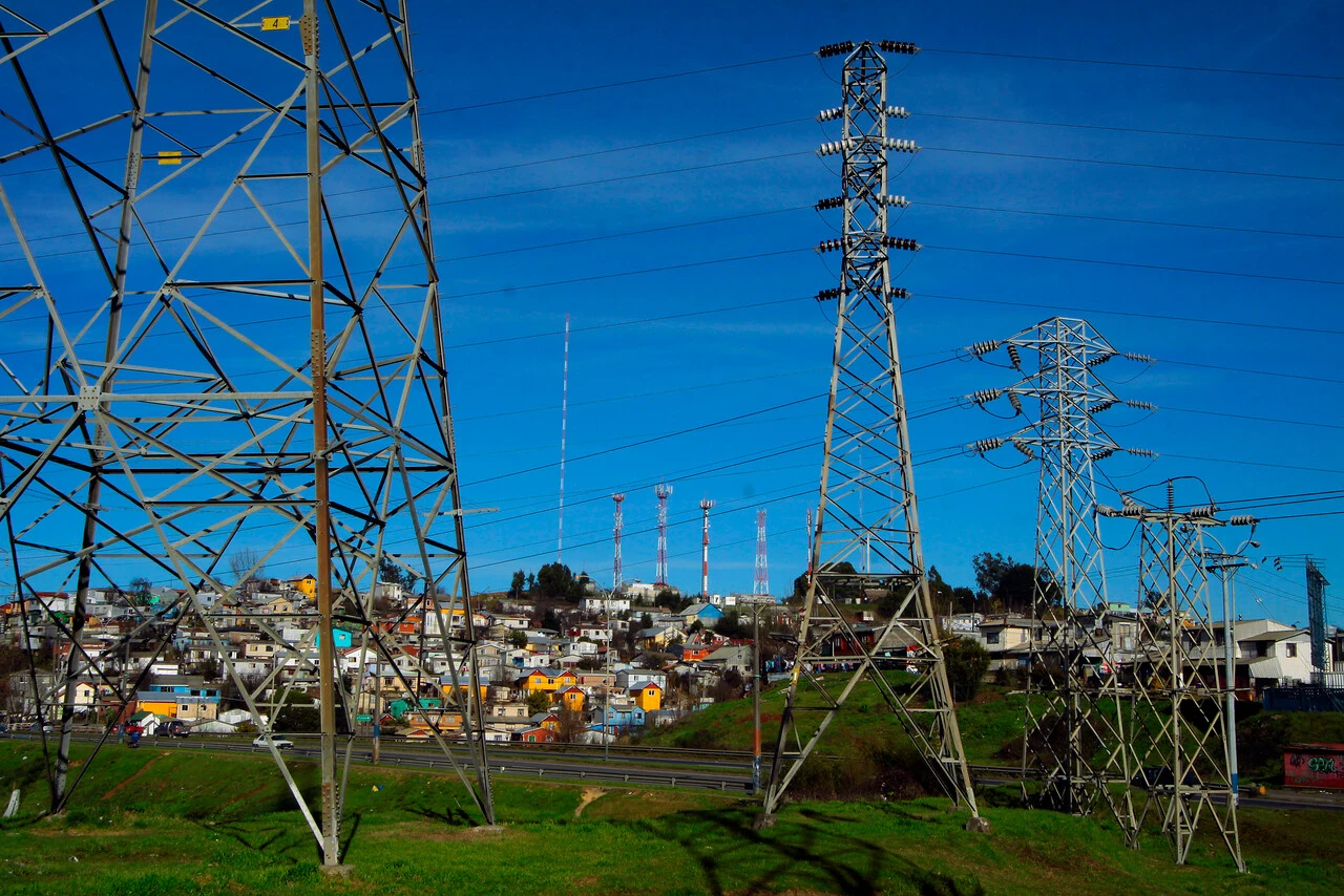 Alcalde de Hualqui se enfrenta a mega carretera eléctrica que cruza 3 regiones, por impacto a bosques y vecinos