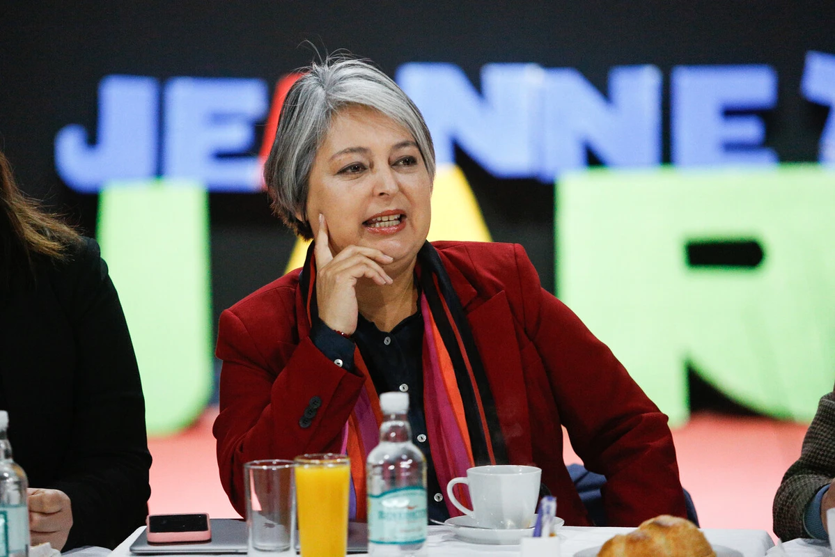 El debate puertas afueras del PC por suspensión de militancia de Jara: Jadue se precipita, Barraza confirma y Carmona golpea la mesa