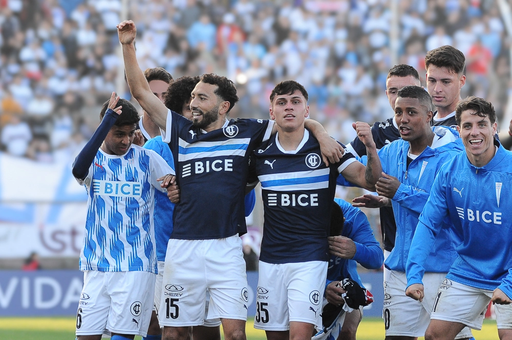 Universidad Católica vence 2-0 a Colo Colo y rompe racha de 6 años sin ganar como local en el clásico