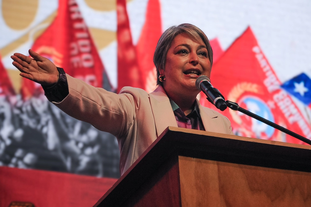 Jeannette Jara se consolida en primer lugar de la carrera presidencial: En Cadem supera a Kast por 4 puntos