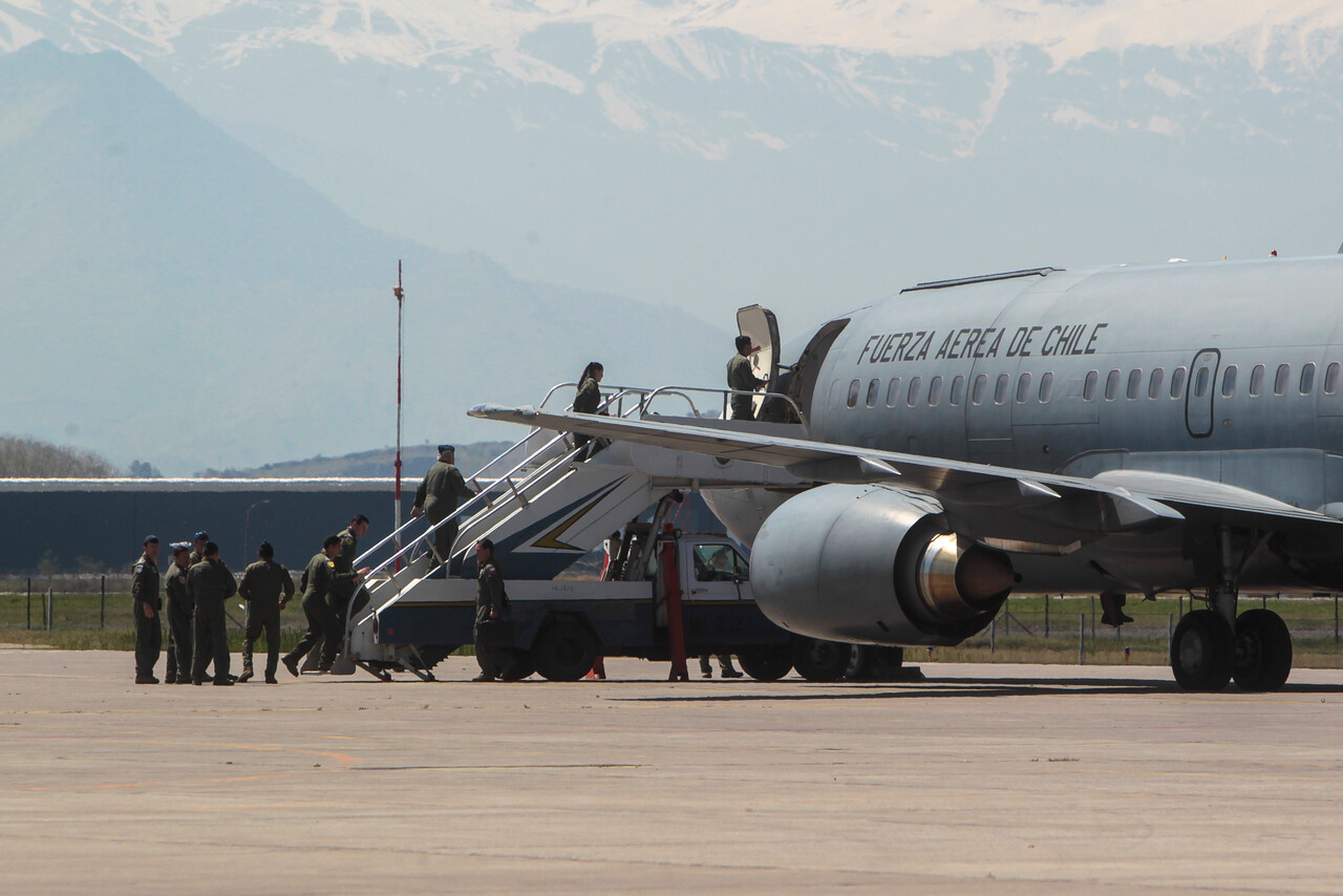 FACh niega entregar a la justicia antecedentes de funcionarios que querían transportar droga en avión institucional