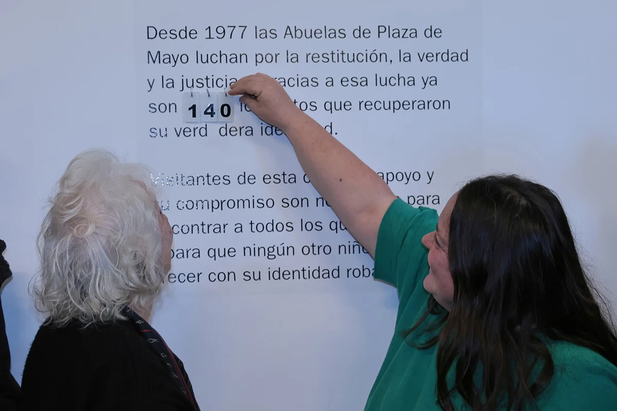 El segundo de 2025: Abuelas de Plaza de Mayo identifican a nieto 140, robado durante dictadura argentina