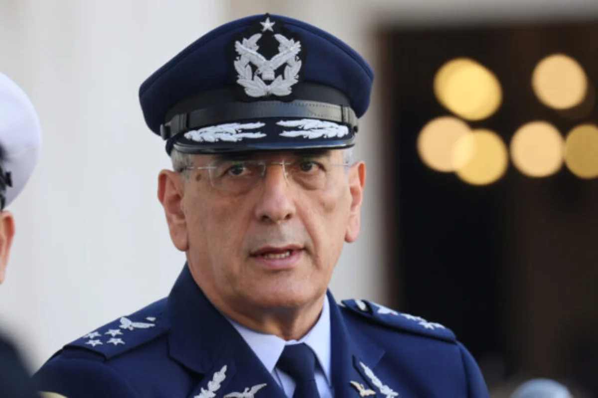 Jefe de la FACh cuestiona injerencia de Boric en investigación por ketamina en exfuncionarios de la institución