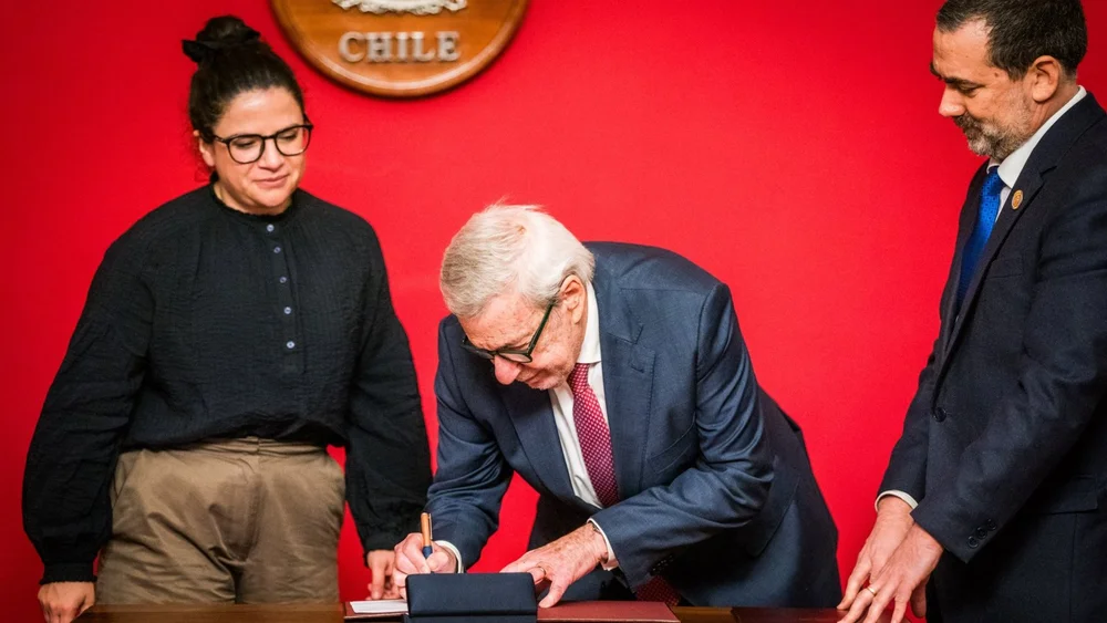 Estado de Chile firma Acuerdo de Solución Amistosa con pareja lesbiana por discriminación en inscripción de hija