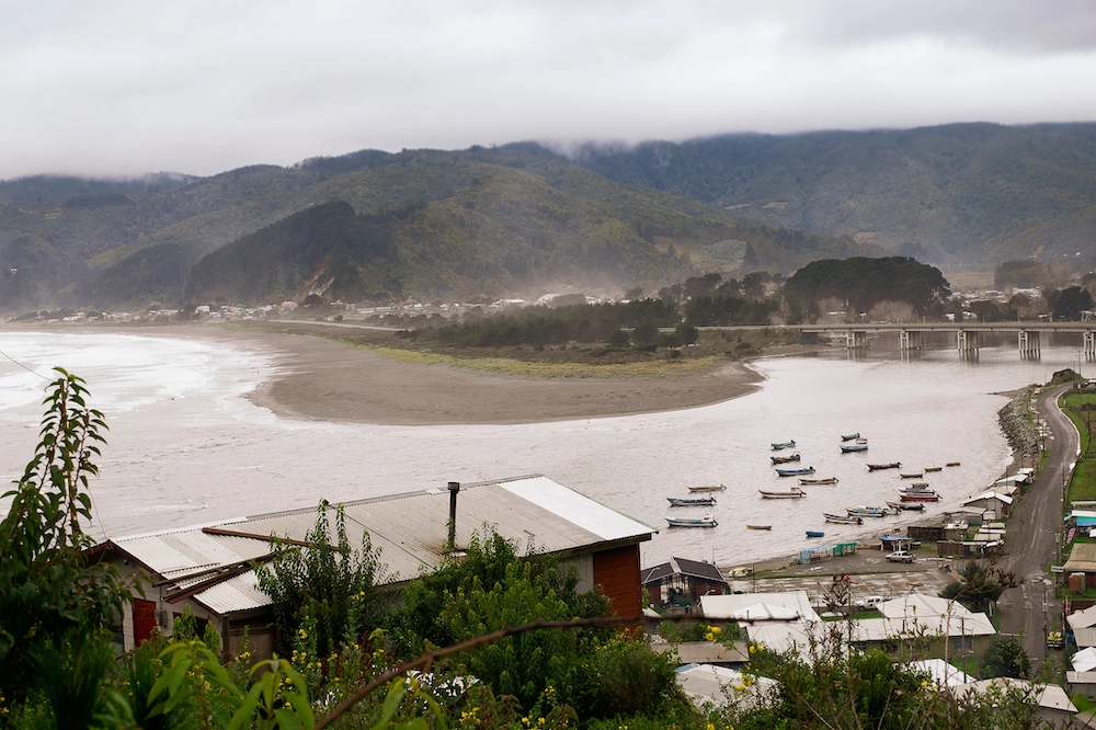 Tras 30 años de lucha: Los pescadores y lafkenches que frenaron ducto que descargaría residuos de celulosa al lado de caletas