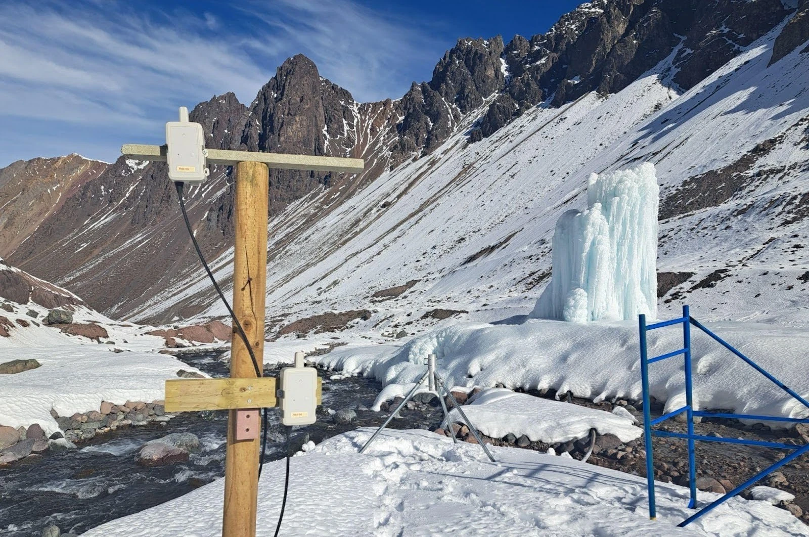 Glaciares artificiales monitoreados por satélites: Las tecnologías que le hacen frente a la sequía en el Cajón del Maipo
