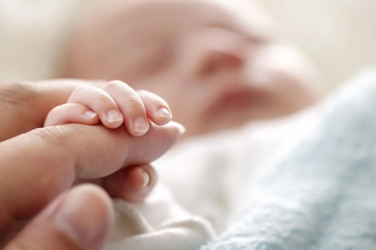 Paternidad y maternidad en Chile: Mientras hombres jóvenes quieren hijos a futuro, las mujeres ya no