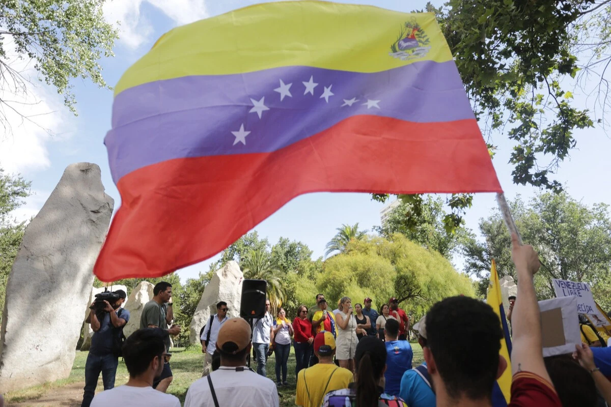 Son cerca de un millón: Voto migrante enciende el debate presidencial a cuatro meses de la primera vuelta