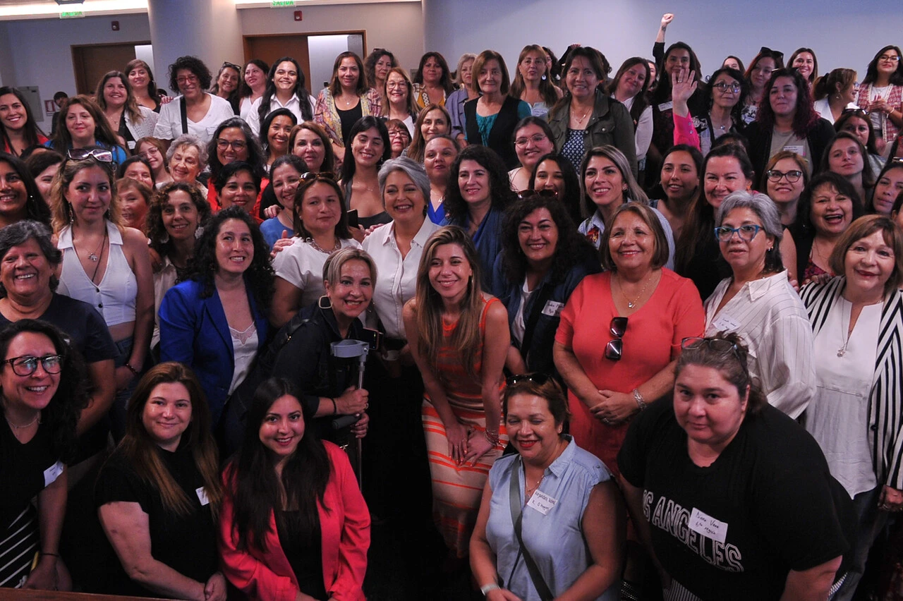 Dirigentas oficialistas se alinean con Matthei y cuestionan ataques en su contra: 