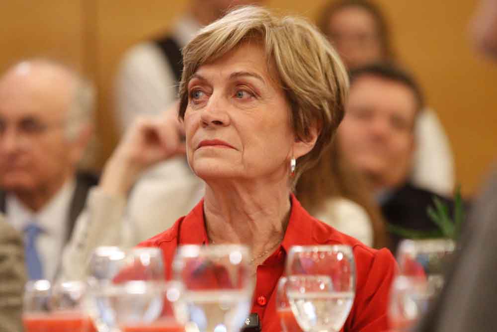 Matthei discute a garabato limpio con agricultores: “¿Creen que soy hue…? ¡Hace rato me vienes huev…!”