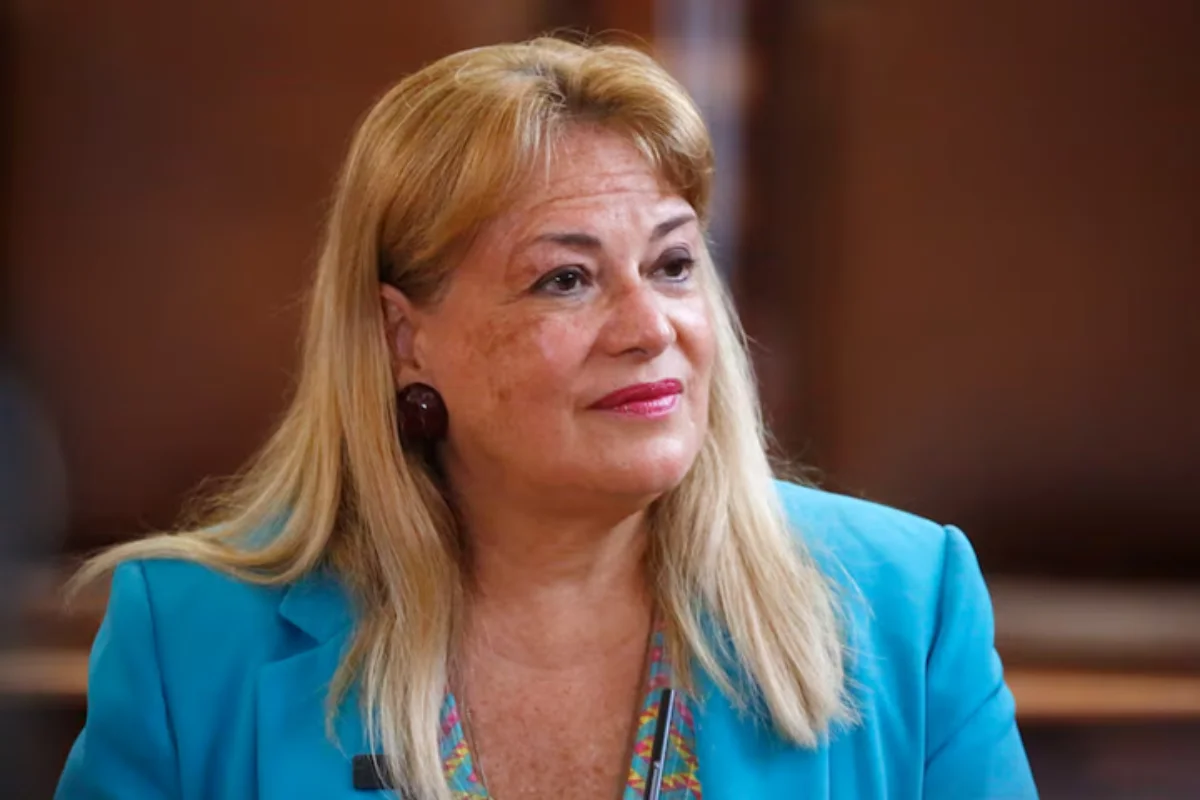 Fiscalía investiga $25 millones recibidos por pareja de Vivanco tras fallo favorable a empresa en conflicto con Codelco