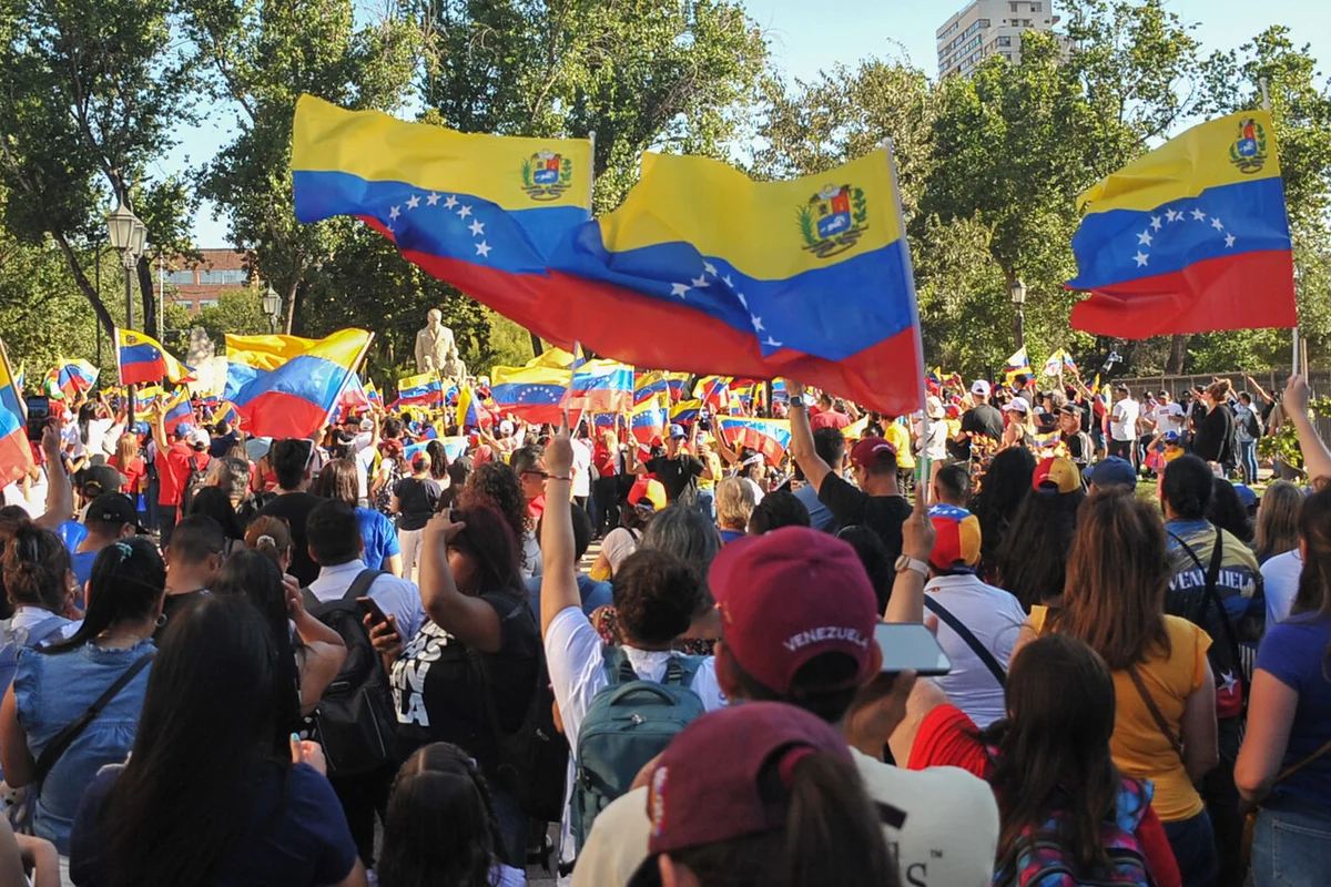 Maduro dispone de avión para repatriar a venezolanos en Chile: Vuelo se concretaría la próxima semana
